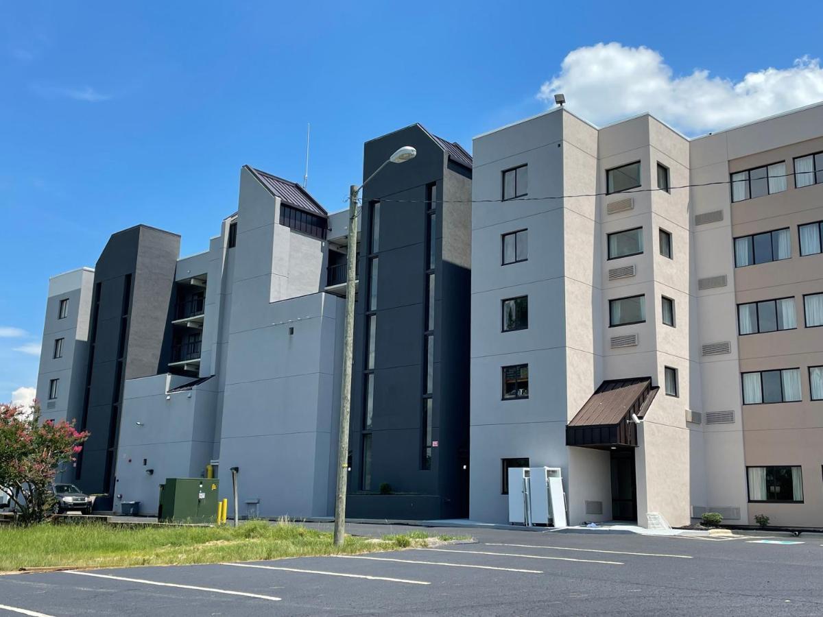 Quality Inn & Suites Spring Lake - Fayetteville Near Fort Bragg Exterior foto
