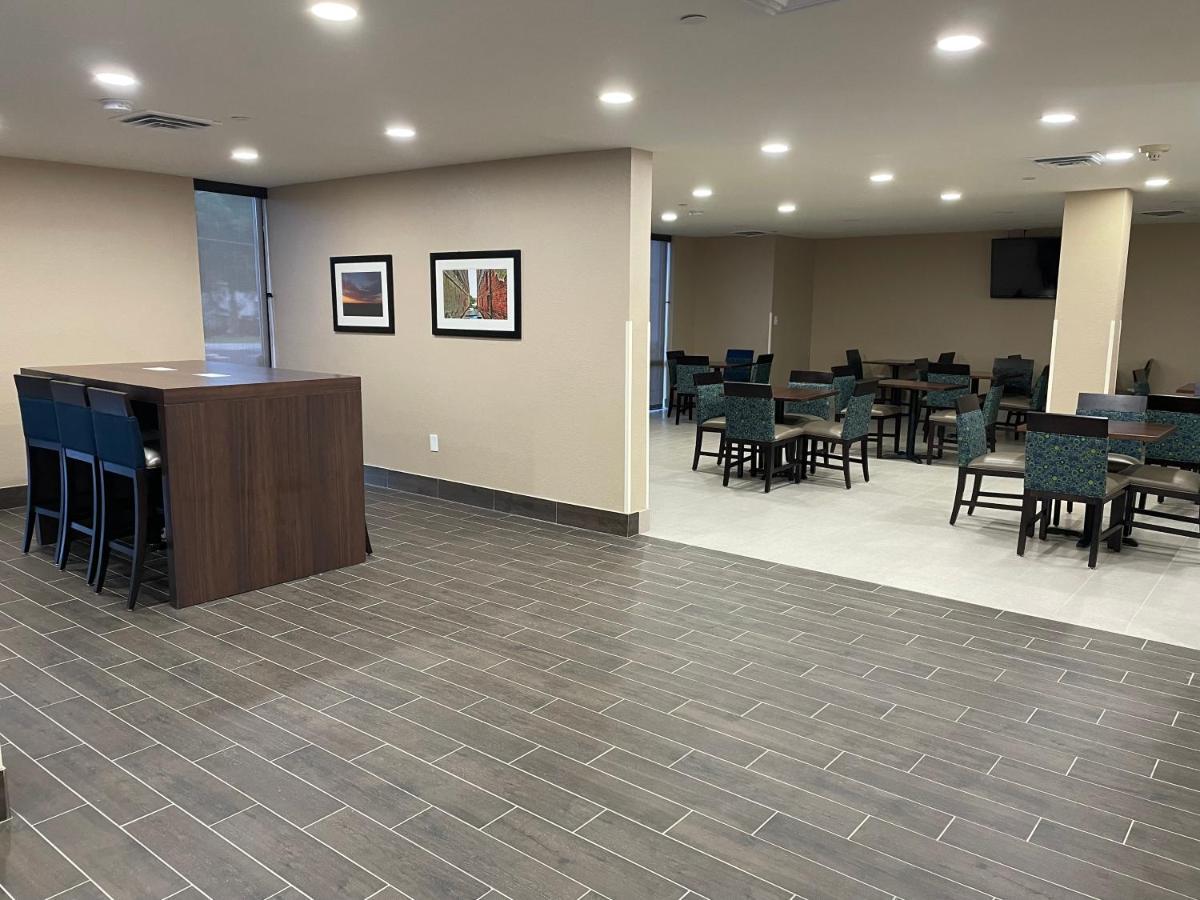 Quality Inn & Suites Spring Lake - Fayetteville Near Fort Bragg Exterior foto