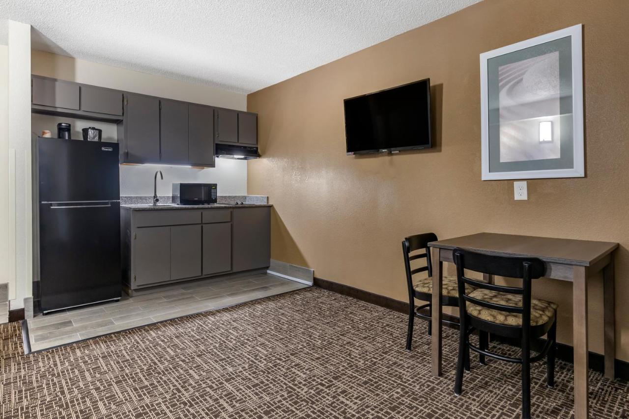 Quality Inn & Suites Spring Lake - Fayetteville Near Fort Bragg Exterior foto